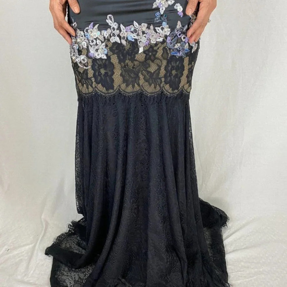 NWT Mandalay Black Lace Mermaid Formal Gown $995 - Picture 4 of 11